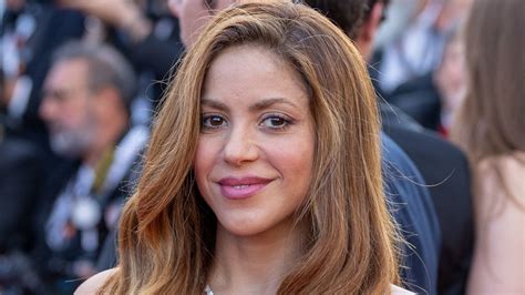 sexy shakira pics|Shakira, 47, showcases her tiny waistline in a fringed。